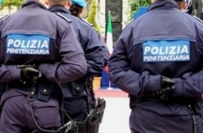 Bari, aggrediti da un detenuto due agenti  nel carcere. Osapp: «è il fallimento della sanità penitenziaria»