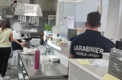 Lavoro sommerso a Lecce, Gallipoli, Porto Cesareo e Otranto: i carabinieri sanzionano 12 attività di ristorazione