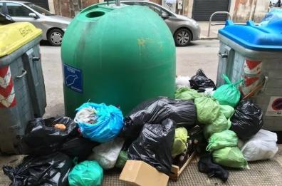 Troppi rifiuti in strada, a Bari in 8 mesi quasi 2mila multe