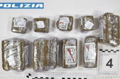 Nel cofano dell'auto nascondevano 4,5 chili di droga: 2 arresti a San Pietro Vernotico 