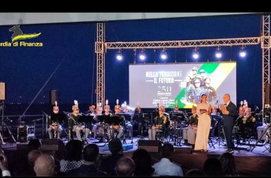 Taranto, grande festa al lido di «Chiatona» per i 250 anni della Guardia di Finanza