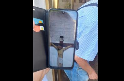 Allarme ladri al cimitero di Lecce: trafugato un crocifisso da una cappella