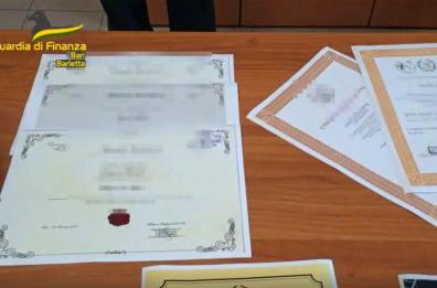A Trani la centrale dei falsi diplomi, blitz della Finanza: 9 arresti, sequestri per 10 milioni