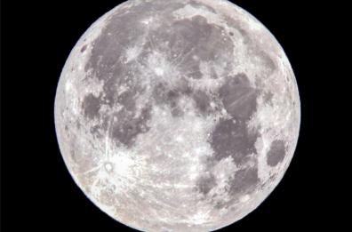 Superluna ed eclissi parziale: visibile anche dalla Puglia il suggestivo fenomeno astronomico