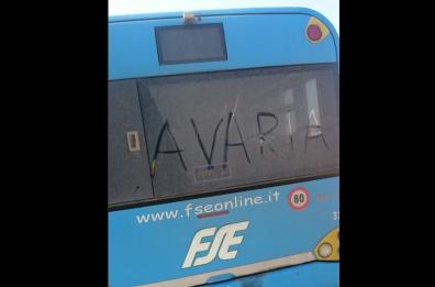 Lecce, bus fatiscenti, officina chiusa, pendolari nel caos: i sindacati puntano l’indice sulle Ferrovie Sud Est