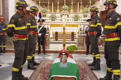 Foggia abbraccia Antonio: i funerali del vigile del fuoco morto durante i soccorsi