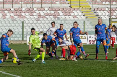 «Serie C, il Taranto non ha pagato gli stipendi di giugno»: la società rischia una penalizzazione
