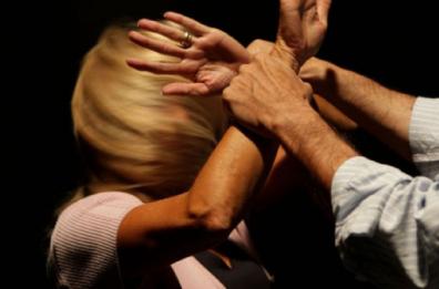 Conversano, raggiunge la caserma con i due figli piccoli per denunciare marito violento