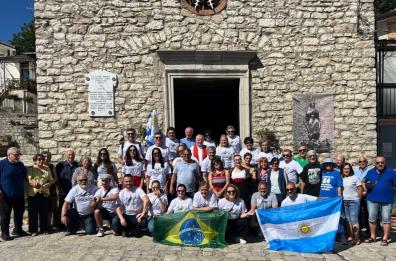 Atella, la famiglia Telesca emigrata in Sudamerica si ritrova nel borgo di Sant'Ilario
