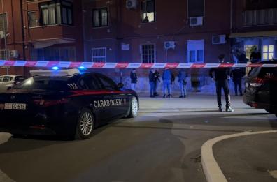 Agguato a un 49enne ai domiciliari a Foggia, feriti con colpi di pistola zio e nipote