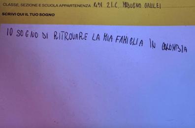Monopoli, in mostra i sogni dei bambini: «Vorrei ritrovare la mia famiglia in Colombia»