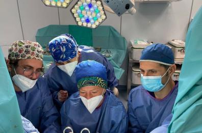 Monopoli, una cisti ovarica stava complicando la gravidanza: donna operata con tecnica laparoscopica