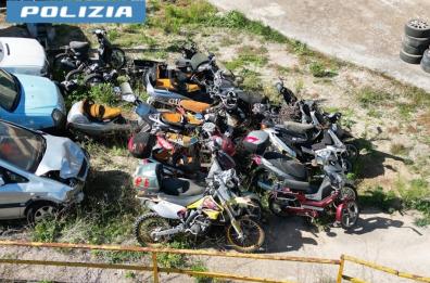 Grottaglie, abbandono selvaggio di veicoli e rifiuti pericolosi: denunciato un 56enne