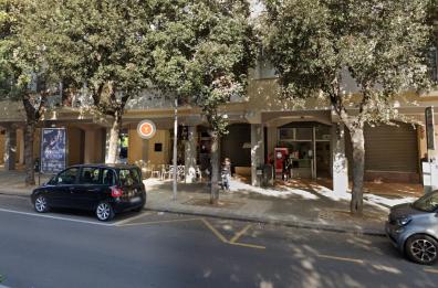 Lecce, bar assaltato a colpi di kalashnikov sulla saracinesca: in azione due malviventi Lecce, bar assaltato a colpi di kalashnikov sulla saracinesca: in azione due malviventi