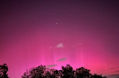 L'aurora boreale rossa continua a splendere sui cieli di Puglia: gli scatti da Cerignola