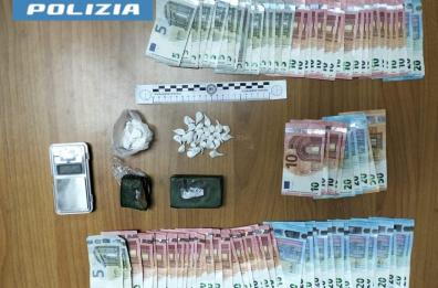 Taranto, nascondeva cocaina e hashish nel contatore elettrico: 51enne arrestato al quartiere Tamburi