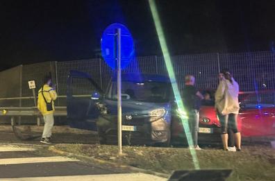 Scontro tra due auto sulla Ss16 direzione Nord: traffico in tilt