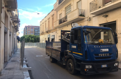 Via Trinchese, a Lecce i lavori partono fra i mugugni dei negozianti