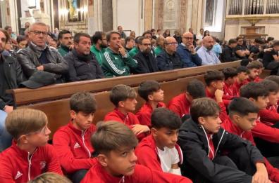 Una veglia per i tre giovani tifosi del Foggia morti. Il vescovo: «Grande dolore, sosteniamoci»