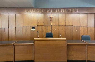 Potenza, truffe ed estorsioni ai clienti, arrestato avvocato: «esercizio infedele della professione forense»