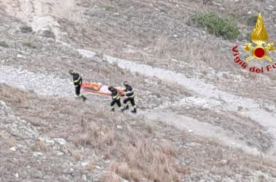Turista cade da passerella sul Torrente Gravina e non riesce a risalire: salvata dai vigili del fuoco