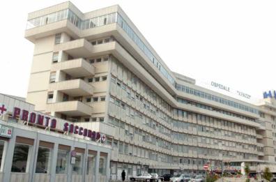 Lecce, sottufficiale della Marina militare morto al «Fazzi» dopo la chemioterapia: 5 medici rinviati a giudizio
