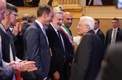 Mattarella a Bari per il Festival delle Regioni: la cerimonia al Piccinni. «Istituzioni non si limitino a visione di parte». Rivedi la diretta
