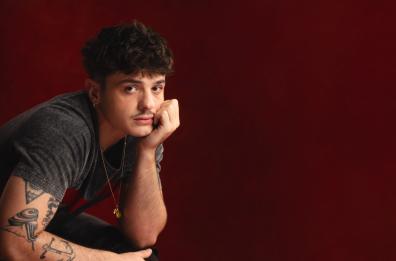 «Tutta vita», in arrivo l'album di inediti di Olly, a maggio il tour fa tappa a Molfetta