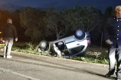 Alliste, auto si ribalta: due feriti, uno è in codice rosso