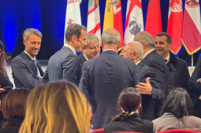 Festival delle Regioni a Bari, show di De Luca con Calderoli: «Provo a salvarti»