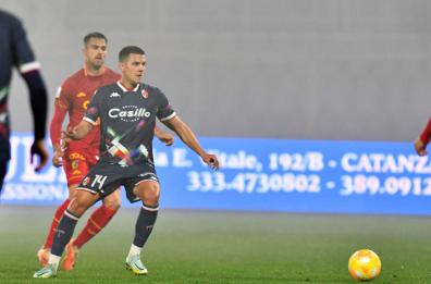 Si fecero consegnare felpe del Bari da un papà con la figlia, Daspo per tre ultras del Catanzaro