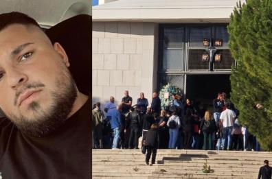 Bari, bagno di folla per i funerali di Francesco Damiani, il 18enne morto nell'incidente sul Lungomare