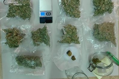 Mezzo chilo di hashish e marijuana in casa, a Laterza due arresti, incastrati dall'odore che veniva dalla finestra