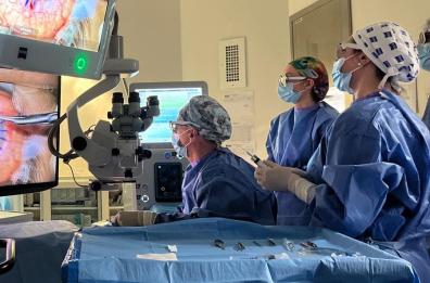 Putignano, doppio trapianto di cornea in anestesia locale: in mezz’ora corretti i difetti della vista