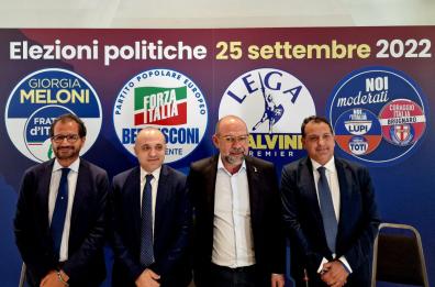 Centrodestra, i due anni del governo Meloni: la manifestazione a Bari con Crosetto e Durigon