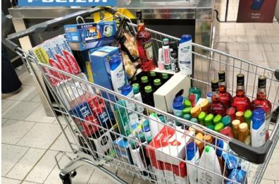 Taranto, rubano 500 euro di merce dal supermercato: colti sul fatto, 3 in manette