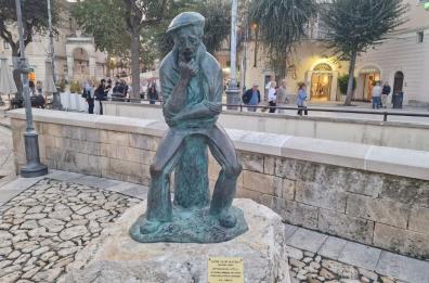 La statua del Pensatore al tempo delle «odiologie»