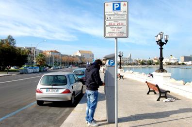 Bari, il grattino della discordia. Il centrodestra: «Una tassa occulta a danno di cittadini e commercianti»