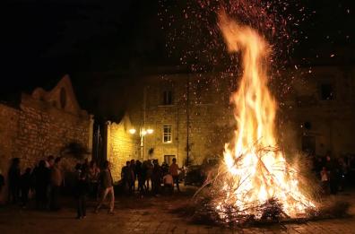 Halloween o Fucacoste? A Orsara di Puglia la luce vince sulle tenebre