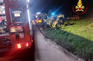 Apecar si ribalta a Mesagne, muore un 72enne