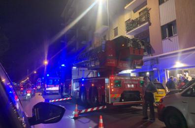 Bari, paura in Viale Papa Giovanni XXIII: scoppia un incendio in un appartamento