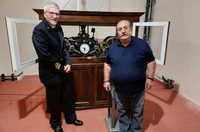 Taranto, l'orologio dell'Arsenale restaurato con il quadrante originale di fine '800