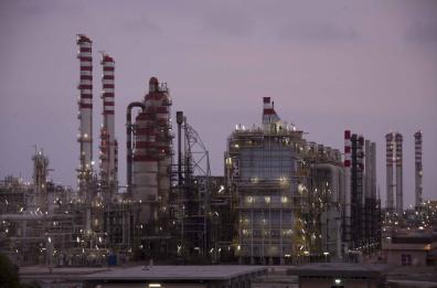 Eni scommette su Brindisi: «Tornerà come negli anni '60. In arrivo 800 posti di lavoro»