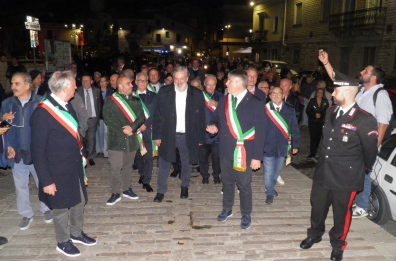Monti Dauni, Sgarbi ed Emiliano insieme contro le torri dell’eolico