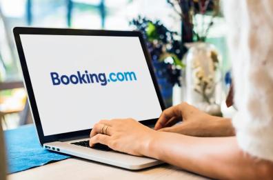 Ginosa, prenotazioni fantasma su Booking per hotel extra lusso: così incassavano i premi del Payback