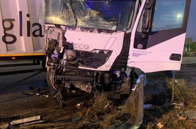 Auto contro camion a Cerignola: muore 34enne alla guida della Bmw, conducente tir in ospedale