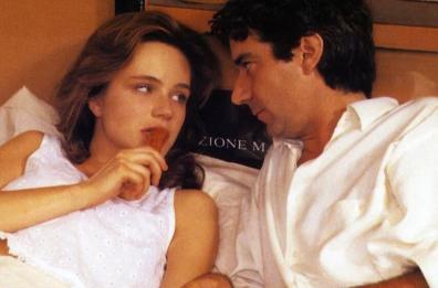 L’innocenza e poi la passione di una donna ossessionata dai giochi sessuali pericolosi