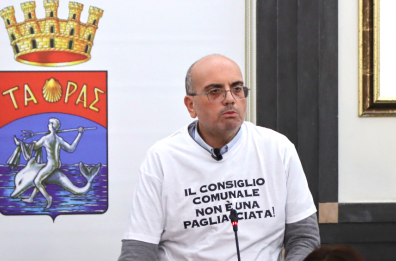 Taranto e l’altolà di Abbate ai consiglieri: «Sfiducia o nuovo scenario»