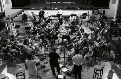 Colapesce Dimartino, nuovo album dal vivo e un giro di concerti con l'orchestra: appuntamenti a Bari, Taranto e Matera