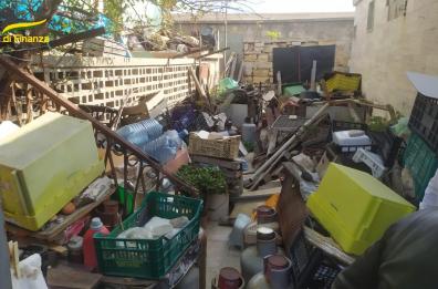 La villa era diventata discarica con 1200 tonnellate di rifiuti: sequestro nel Barese